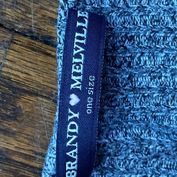 SOLD- LOT OF MIXXED CROP TOPS WITH 2 SHORTS SIZE SMALL XS - Picture 12 of 15